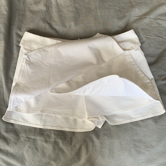 Aritzia Talula White Berklee Skort Shorts Size 2 - Picture 5 of 9
